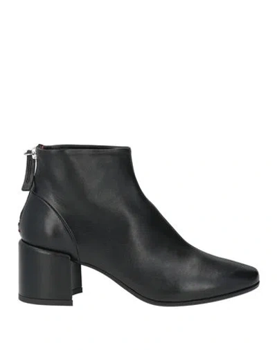 Halmanera Woman Ankle Boots Black Size 8.5 Leather