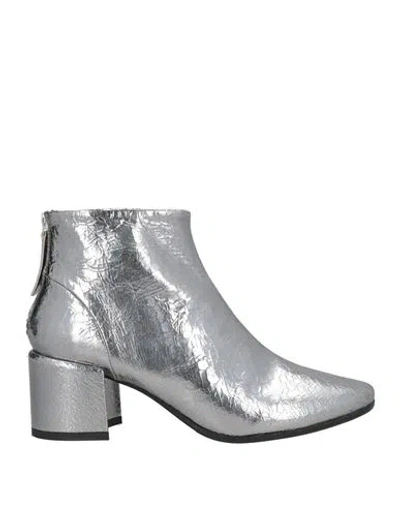Halmanera Woman Ankle Boots Silver Size 6 Leather