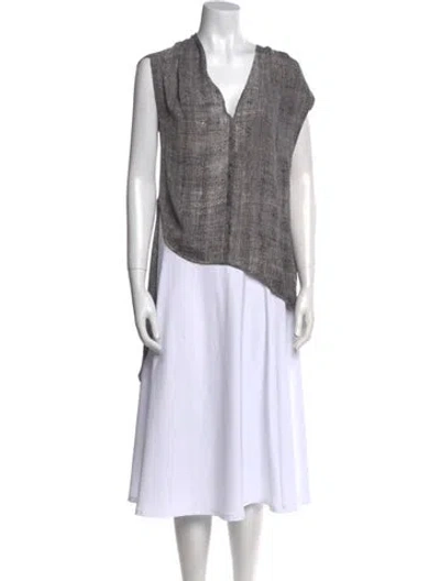 Pre-owned Halston Heritage Printed V-neck Blouse In Gray