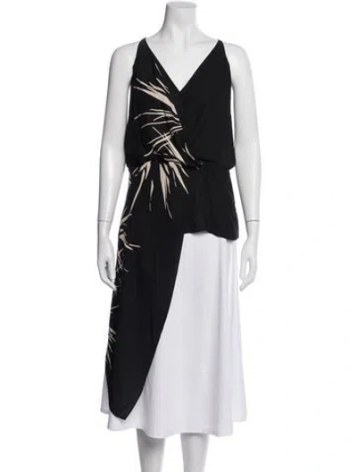 Pre-owned Halston Heritage Printed V-neck Top In Black