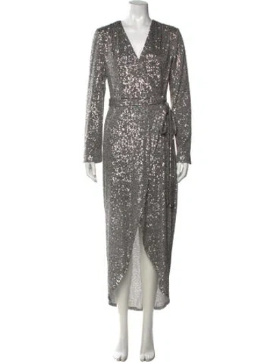 Pre-owned Halston Sequin Midi Length Dress In Metallic/silver