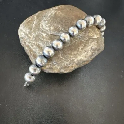 Pre-owned Handmade Navajo Pearl 12mm Round Beads 7” Sterling Silver Bracelet 17167