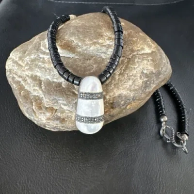 Pre-owned Handmade Womens Mother Of Pearl Pendant Onyx Heishi Navajo Sterling Silver Necklace 15264 In White