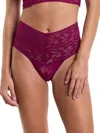 Hanky Panky Retro Lace Thong In Red