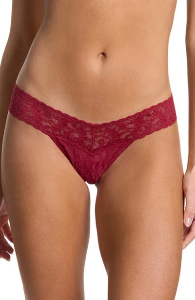 Hanky Panky Signature Lace Low Rise Thong In Red
