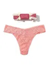 Hanky Panky Signature Lace® Original Rise Thong Holiday Cracker In Neutral