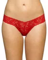 Hanky Panky Signature Lace Low Rise Thongs In Red