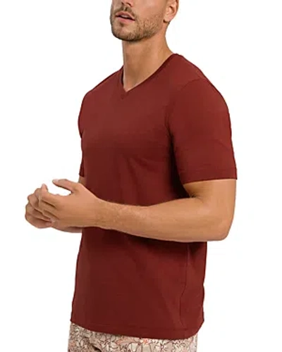 Hanro Cotton Solid V Neck Tee In Russet Brown
