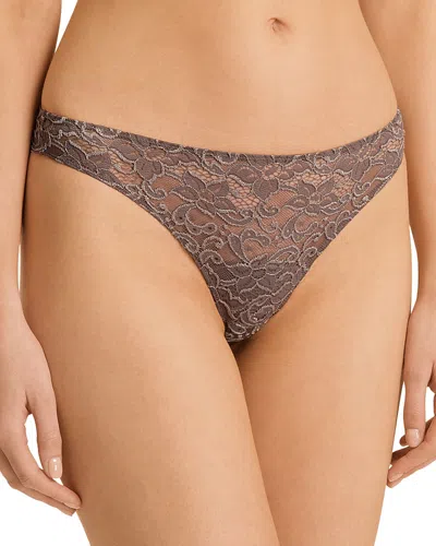 Hanro Luxury Moments Lace Thong In Stonewash