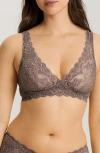 Hanro Luxury Moments Soft Cup Lace Bra In Stonewash