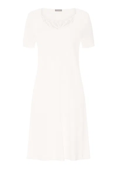 Hanro Rosaria Embroidered Cotton Nightgown In Off White