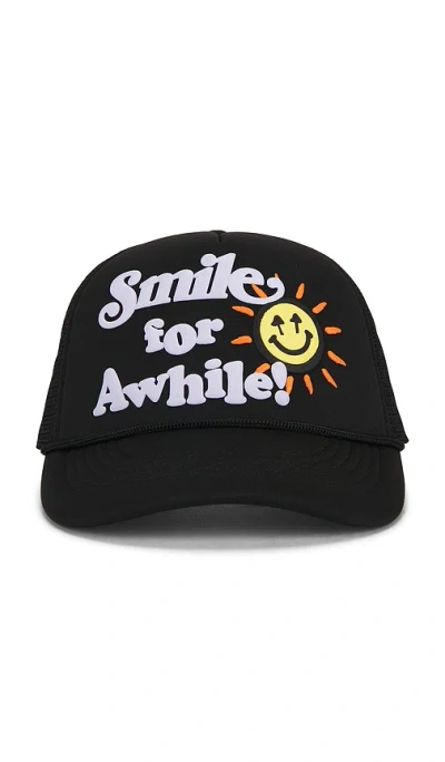 Happy Caps Smile 트럭커 햇 In Black