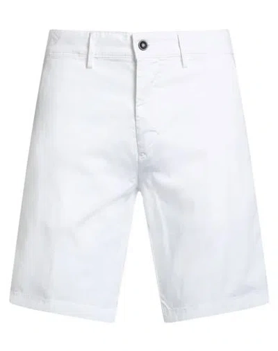 Harmont & Blaine Man Shorts & Bermuda Shorts White Size 32 Cotton, Elastane