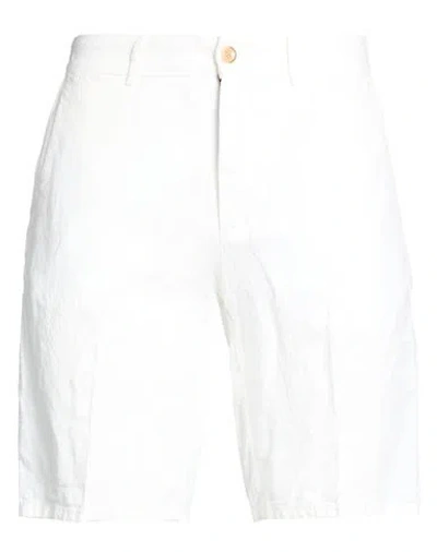 Harmont & Blaine Man Shorts & Bermuda Shorts White Size 38 Linen
