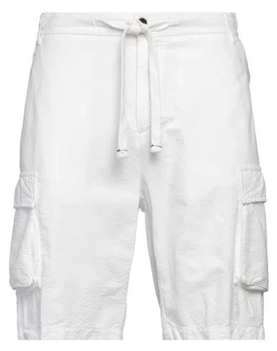 Harmont & Blaine Man Shorts & Bermuda Shorts White Size 42 Cotton, Elastane