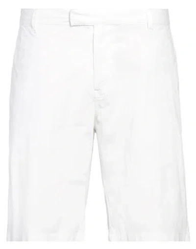 Harmont & Blaine Man Shorts & Bermuda Shorts White Size 44 Cotton, Elastane