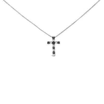 HAUS OF BRILLIANCE .925 STERLING SILVER 1/2 CTTW ALTERNATING BLACK AND WHITE DIAMOND CROSS PENDANT NECKLACE (TREATED BL