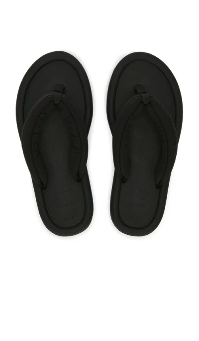 Havaianas Maxi Puffed Sandal In Black