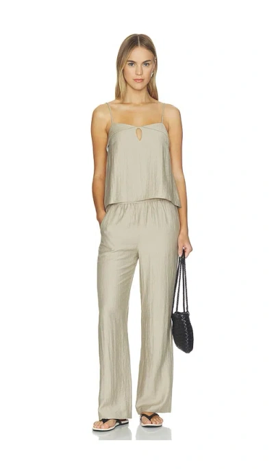 Heartloom Derby Set In Neutral