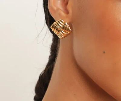 Heaven Mayhem Wind Earrings In Gold