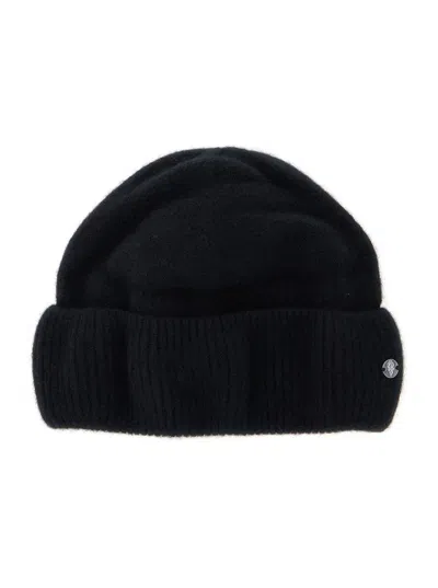 Helen Kaminski Vivian Black Beanie With Logo Plaque Detail On The Front In Cashmere Woman
