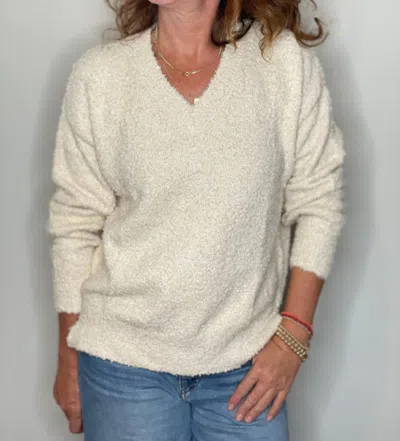 Hello Nite Plush V Neck Pullover Top In Angel Hair In White