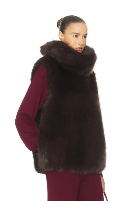 Helsa Faux Fox Gilet In Burgundy