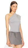 Helsa Jersey Asymmetrical Top In 鸽灰色