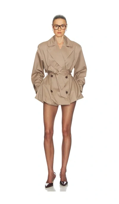 Helsa Short Bubble Hem Trench In Brown
