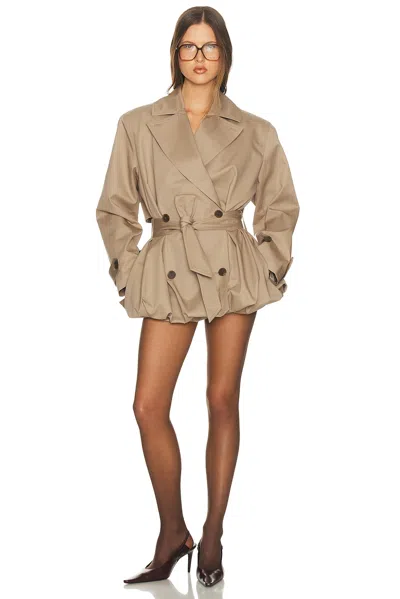 Helsa Short Bubble Hem Trench In Brown