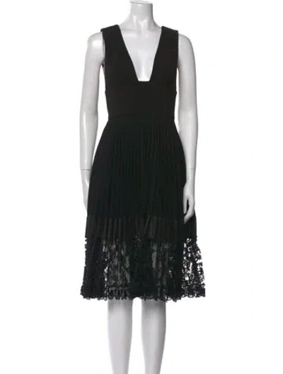 Pre-owned Helsi V-neck Knee-length Dress In Black
