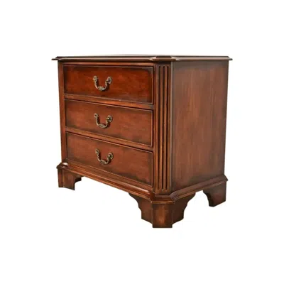 Pre-owned Henredon Georgian Carved Mahogany Nightstand Or Bachelor Chest In Brown