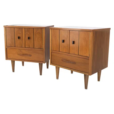 Pre-owned Henredon Light Walnut Double Door Compartment One Drawer Cone Tapered Legs End Tables In Brown