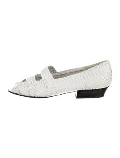 Pre-owned Henri Bendel Leather Pumps In White