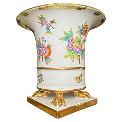 Pre-owned Herend Hungary Queen Victoria Pattern Porcelain Vase In Sand