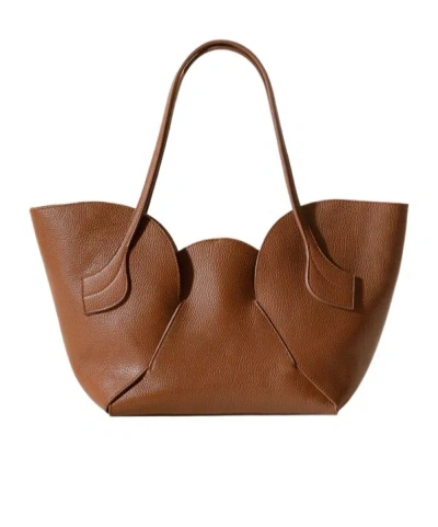 Hereu Can Be Worn As A Shoulder Tote In Brown