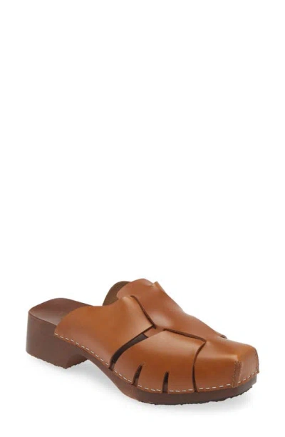 Hereu Licia Square Toe Fisherman Clog In Camel