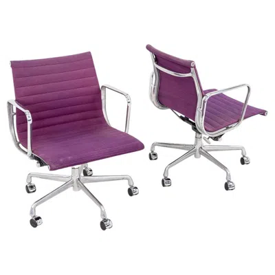 Pre-owned Herman Miller 1982  Eames Aluminum Management Desk Chair In Purple Fabric