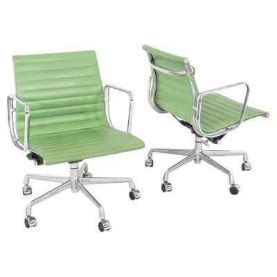 Pre-owned Herman Miller 2001  Eames Aluminum Group Management Desk Chair In Green Leather