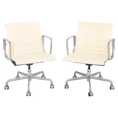 Pre-owned Herman Miller 2007  Eames Aluminum Group Management Desk Chair In Ivory Leather In White
