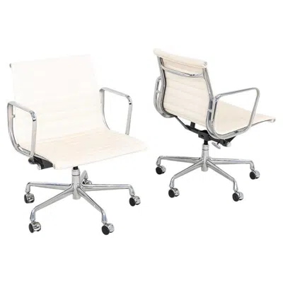 Pre-owned Herman Miller 2008  Eames Aluminum Management Desk Chair In Cream Leather In White