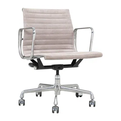 Pre-owned Herman Miller 2008  Eames Aluminum Management Desk Chair With Griege Suede Seat In Gray
