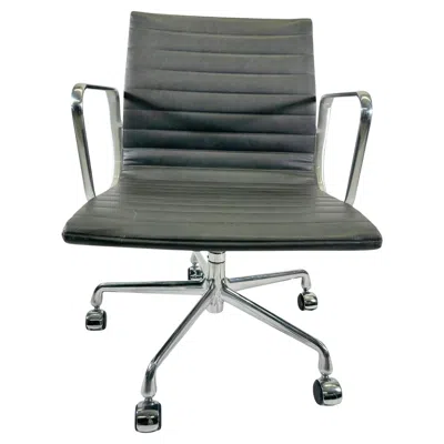 Pre-owned Herman Miller 2009  Eames Aluminum Group Management Chair In Pebble Gray Leather