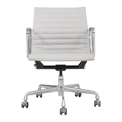 Pre-owned Herman Miller 2010s  Eames Aluminum Group Management Desk Chair In Grey Leather In Gray