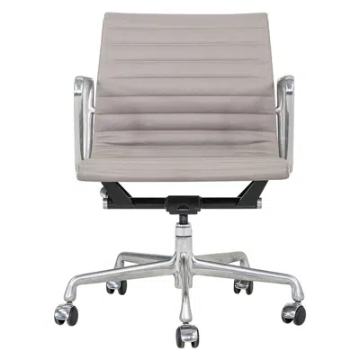 Pre-owned Herman Miller 2010s  Eames Aluminum Management Desk Chair In Grey W/ Manual Lift In Gray
