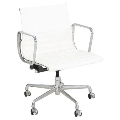 Pre-owned Herman Miller 2010s  Eames Aluminum Management Desk Chair Light White Naugahyde