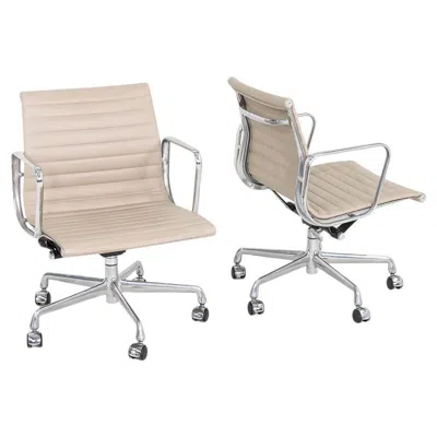 Pre-owned Herman Miller 2012  Eames Aluminum Group Management Desk Chair Off-white Leather In Sand