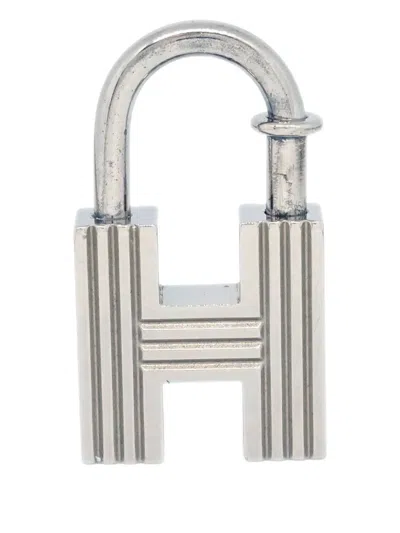 Pre-owned Hermes 2000 Premiers Pas Dans Le Siecle Lock Charm In Silver