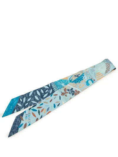Pre-owned Hermes 2000-2026 Chacun Fait Son Nid Silk Twilly Scarf Scarves In Blue