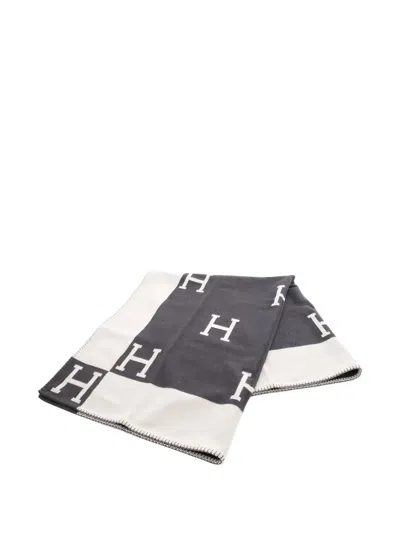 Pre-owned Hermes 2010s Avalon Blanket In Gray